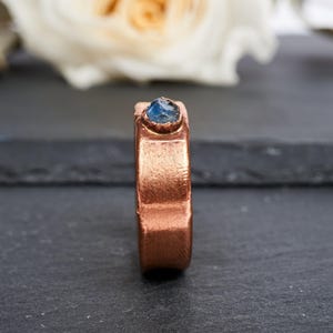 Montana Sapphire wedding band, raw sapphire ring men, customizable alternative copper male promise ring for him, rustic uncut rough gemstone image 2