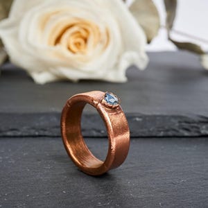 Montana Sapphire wedding band, raw sapphire ring men, customizable alternative copper male promise ring for him, rustic uncut rough gemstone image 3