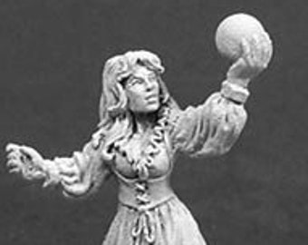 Sarah the Seeress - 02030 - Reaper Miniatures