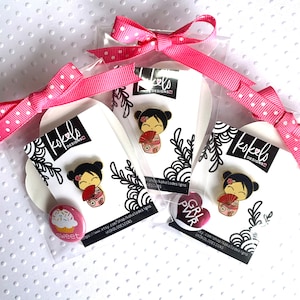 Cute Kokeshi Doll Gift Set Hard Enamel Lapel Pin Gift with Vinyl Sticker Kawaii Japanese Girl Enamel Pin Anime Pin with Sticker Set