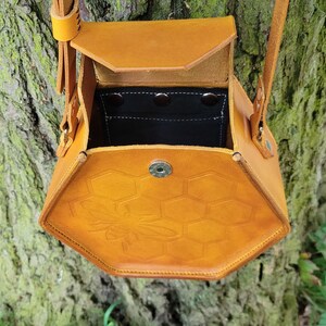 Stylish Faux Leather Honey Bee Handbag - 4 Colours