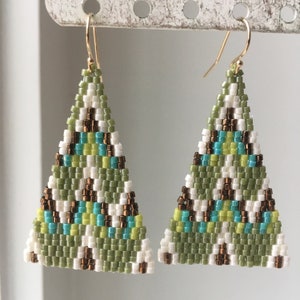 ART DECO hand woven boho style earrings, green, copper, white, turquoise, statement jewelry, beadwork, beaded earrings