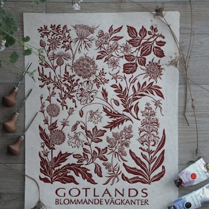 GOTLANDS BLOMMANDE VÄGKANTER (dark red) - handmade block print - linocut