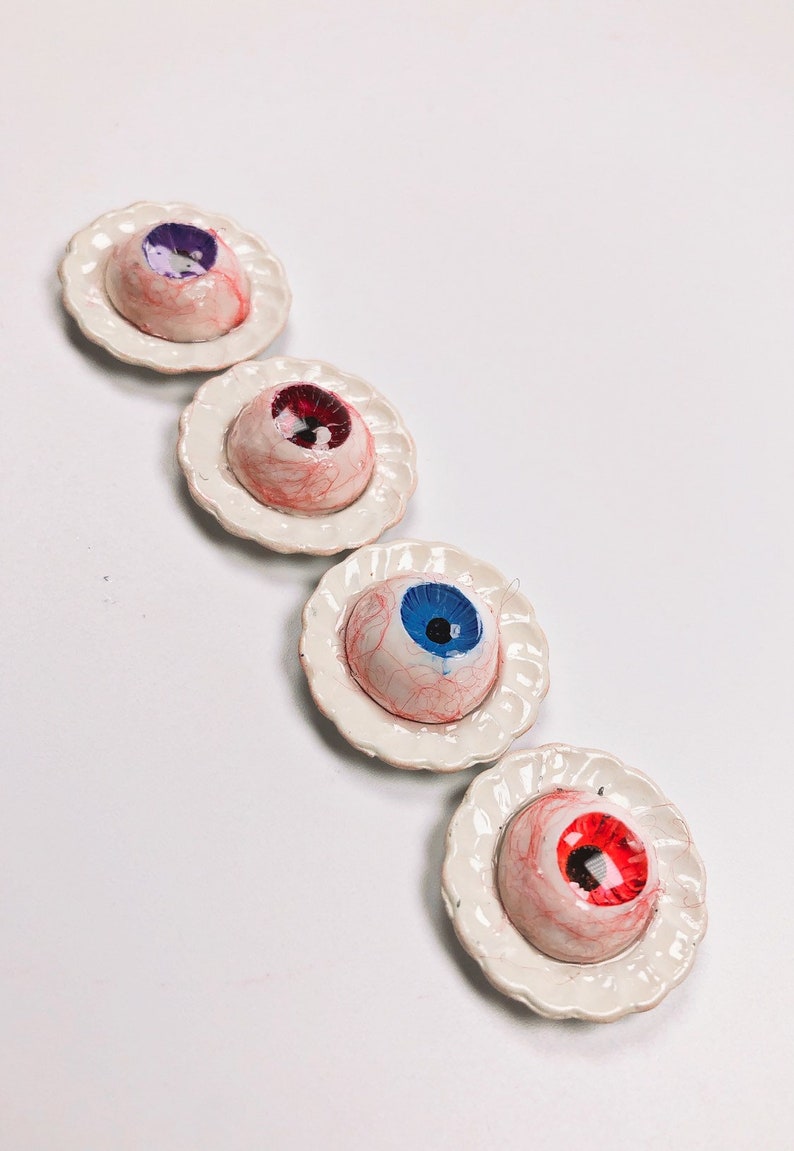 Realista Eyeball placa blanca pin Goth broche inusual joyería | Etsy