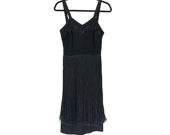 iconic 1920s fringed beaded flapper dress - vintage 40s/50s does 20s black flapper dress with beaded neckline - x small/small