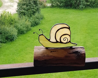 Stained glass snail - Dad's birthday gift - Gardener gift - Snail ornament - Windowsill Ornament