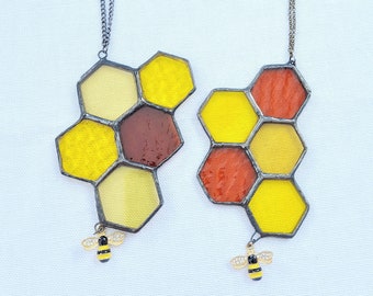 Stained glass honeycomb and bee suncatcher - bee lover gift - beehive decor - honeycomb suncatcher - gift under 30 euro