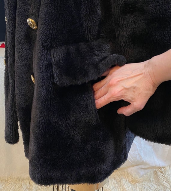 1970s Faux Fur Coat with a Wonderful Lining - image 5