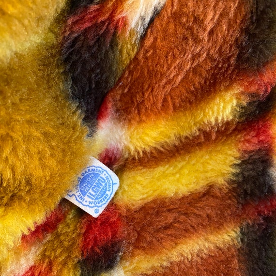 1970s Faux Fur Coat with a Wonderful Lining - image 6