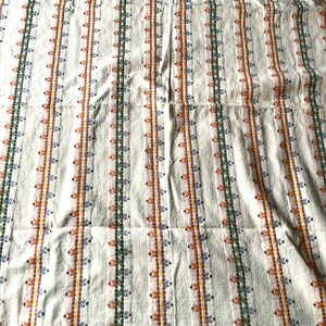 Vtg tablecloth inold pattern. 44 x 60 inches