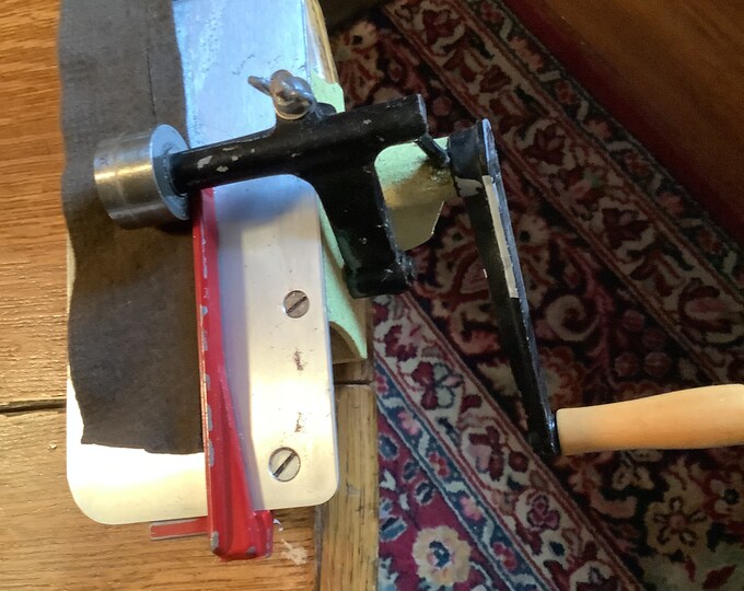 Rigby Wool Cutter for Cutting Wool for Rug Hooking/ a 8 Cut for