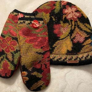 CC10   Extra small adult or teen felted wool hat and mitten set lined with fleece