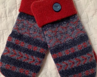 I35    size kids 8-10 felted wool mittens lined with fleece