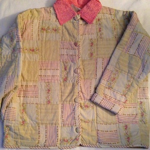 Q1 antique à la recherche veste matelassée. Or et crème avec des notes de milieu rose sz