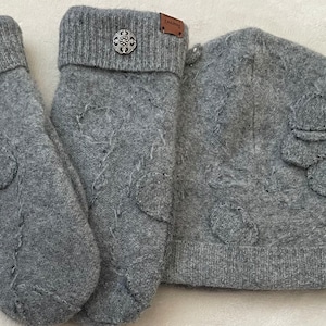 D20    Felted wool hat and mitten set   Size Small