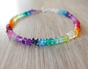 Regenboogkleurige armband met halfedelstenen