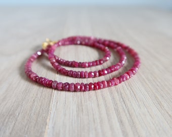 Collana con radice di Rubino e chiusura in argento placcato oro