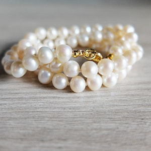 Freshwater ivory white   pearl necklace, hand knotted pearl necklace