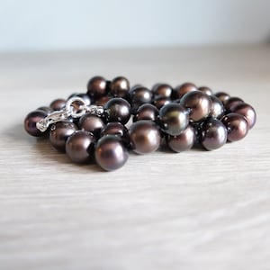 Schwarze Perlenkette