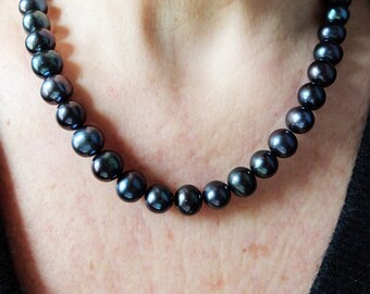 Large black round Pearl necklace