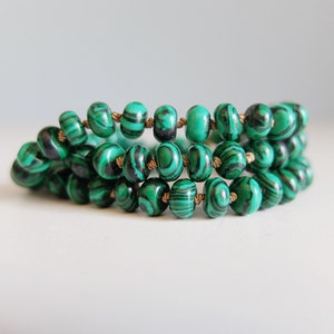 Malachite necklace, hand knotted in beige silk cord