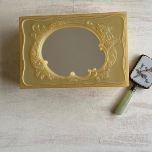 Tocador / caja cosmética de plástico vintage con espejo de pie