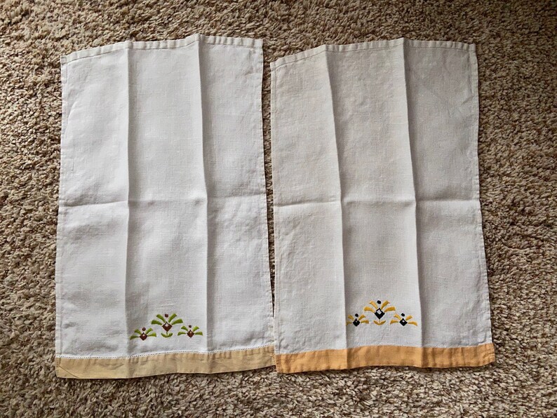 2 Vintage Embroidered Guest Hand Towels Etsy