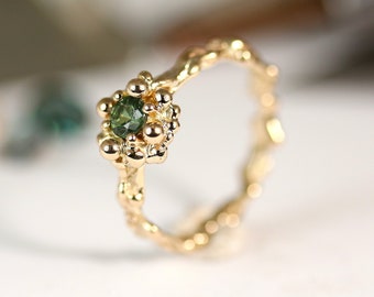 Engagement solitaire yellow gold branch ring with round green Sapphire, timeless gold sapphire ring