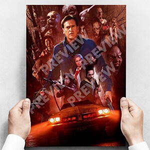 Puede incluir: Un grupo de personas, algunas con rasgos de zombi, se encuentran frente a un coche antiguo. El coche es rojo y tiene un interior negro. Las personas visten ropa oscura y tienen una mirada amenazante.