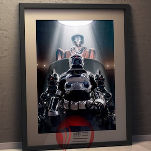 Peut inclure: Une affiche représentant une scène futuriste avec un robot argenté au premier plan et une figure en costume rouge et or en arrière-plan. Le robot se tient devant une grande source de lumière incandescente. L'affiche est encadrée de noir.