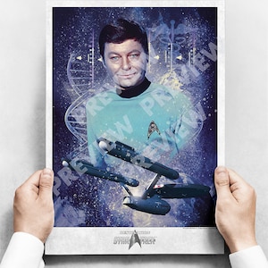 Star Trek: La serie original - Póster con licencia de CBS Studios - Doctor McCoy 'Bones'