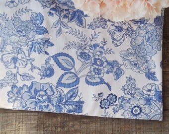 Chinoiserie White and Blue Floral Lined Cotton Table Runner Beach Cottage Modern Cottagecore Decor Table Settings