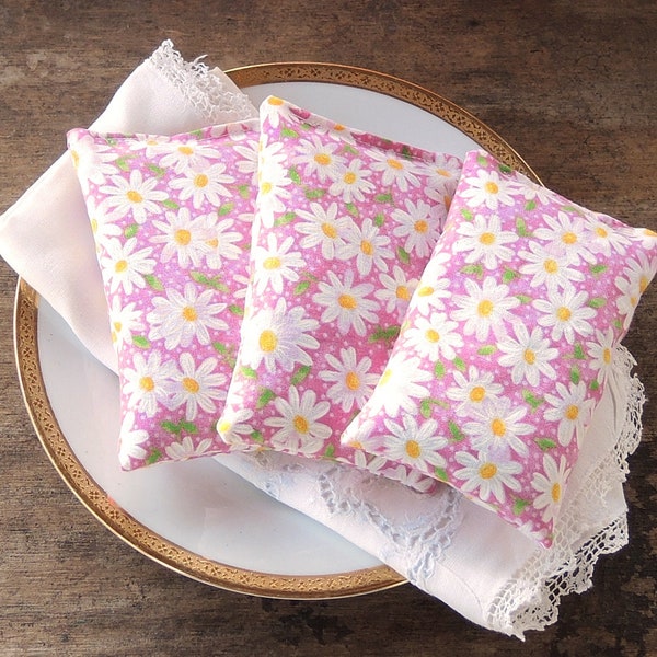 Retro Pink and White Daisies Lavender Sachets Set of 3 Aroma Therapy Natural Home Fragrance Organic Provence Lavender