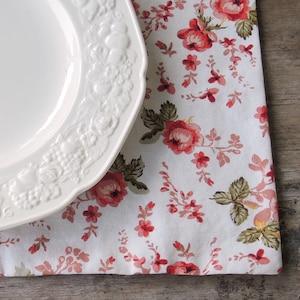Red and Cream Floral Lined Placemats Set of 4 Home Accents, Table Center Piece Table Mats Custom Order