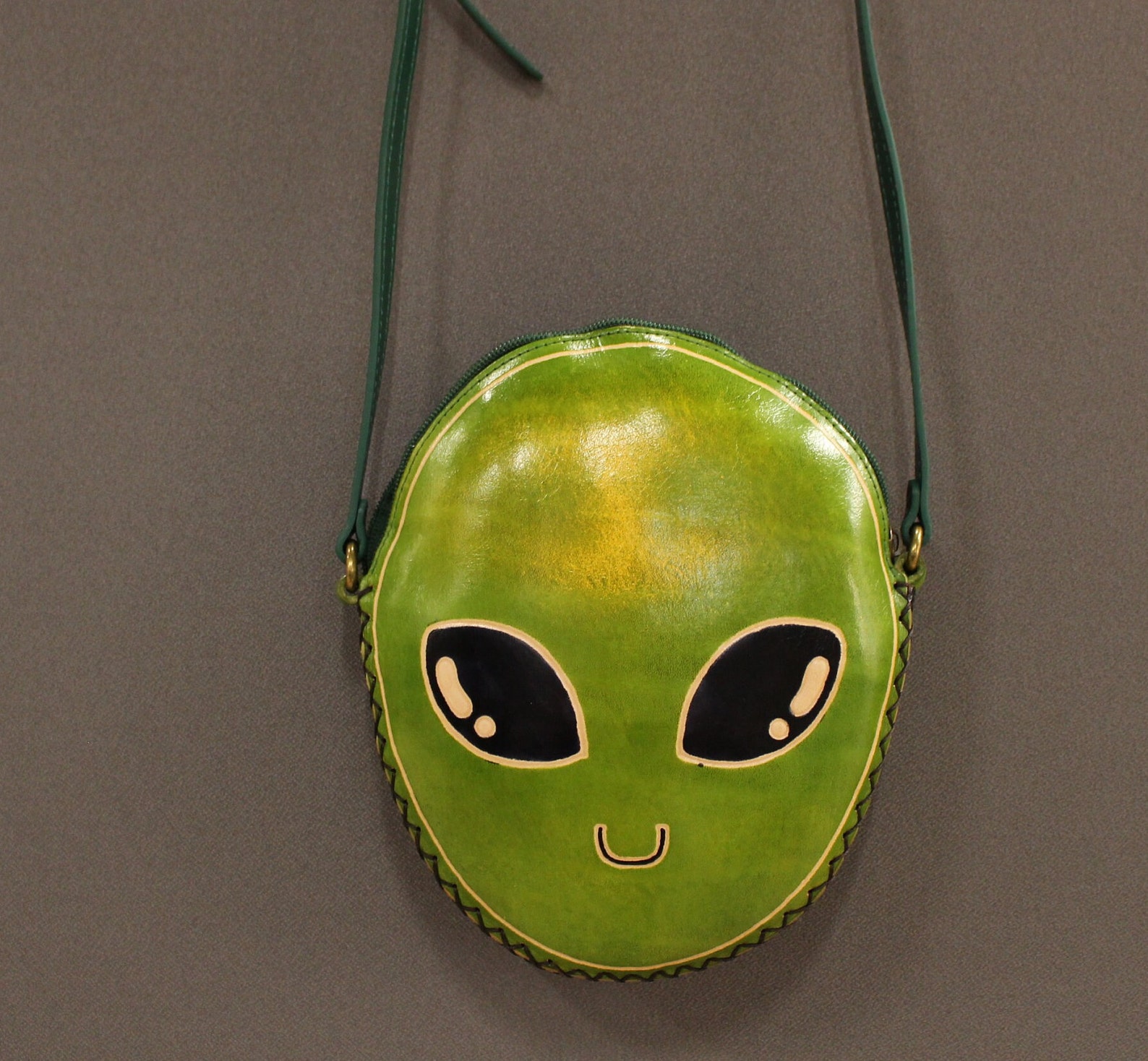Genuine Handmade Leather Alien Purse / Cross-body - Etsy