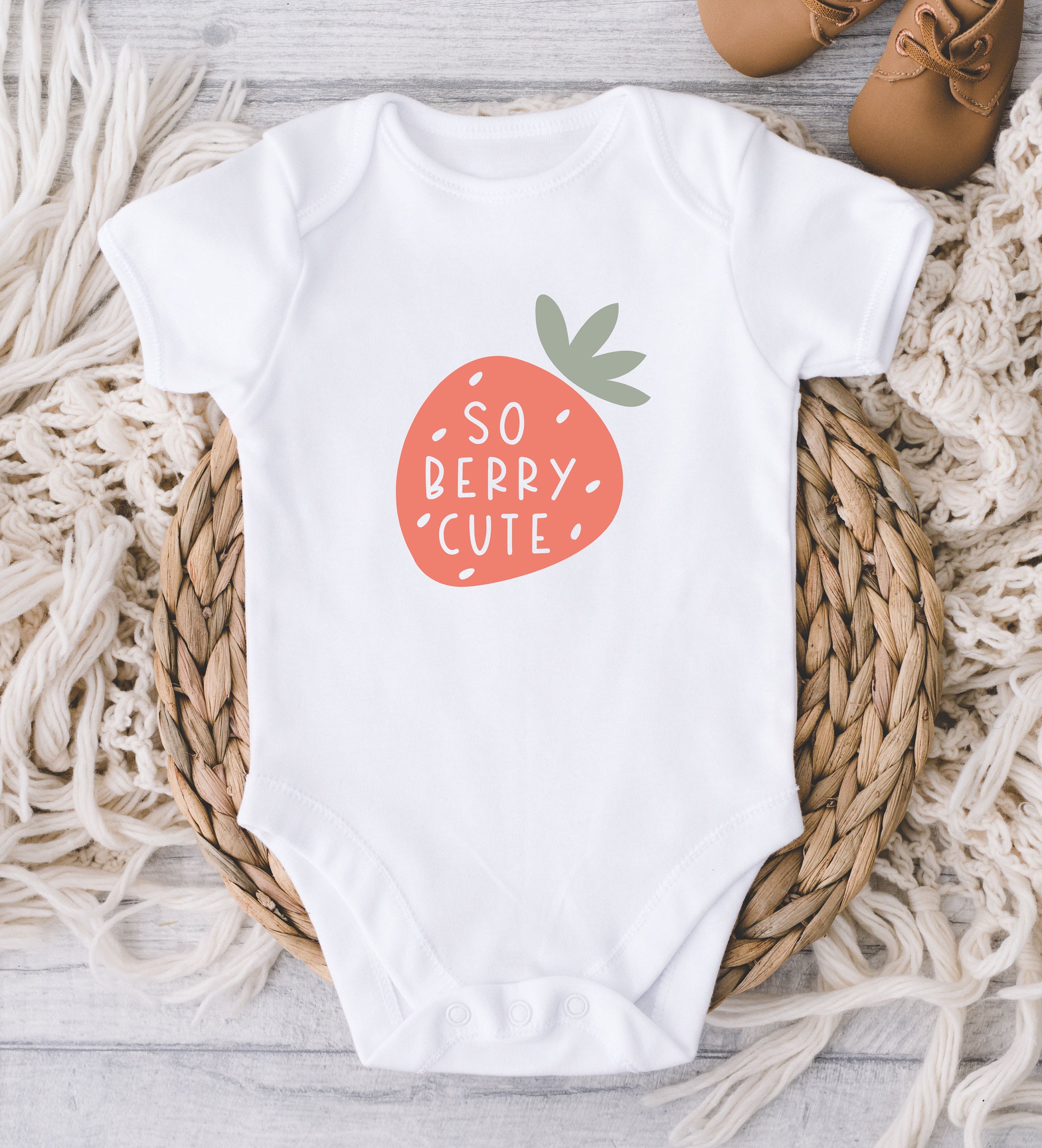 bruid Snazzy Ontwikkelen So Berry Cute Baby Onesie® Cute Strawberry Baby Bodysuit - Etsy België