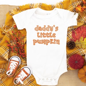 Daddy&#39;s Little Pumpkin Baby ONESIES® Brand Bodysuit - Daddy&#39;s Pumpkin Baby Bodysuit - Baby Thanksgiving - Fall Pumpkin Baby First Halloween