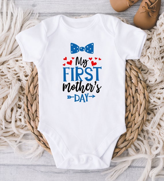 Body de bebe marca ONESIES para el primer dia de la madre Nuestro primer body
