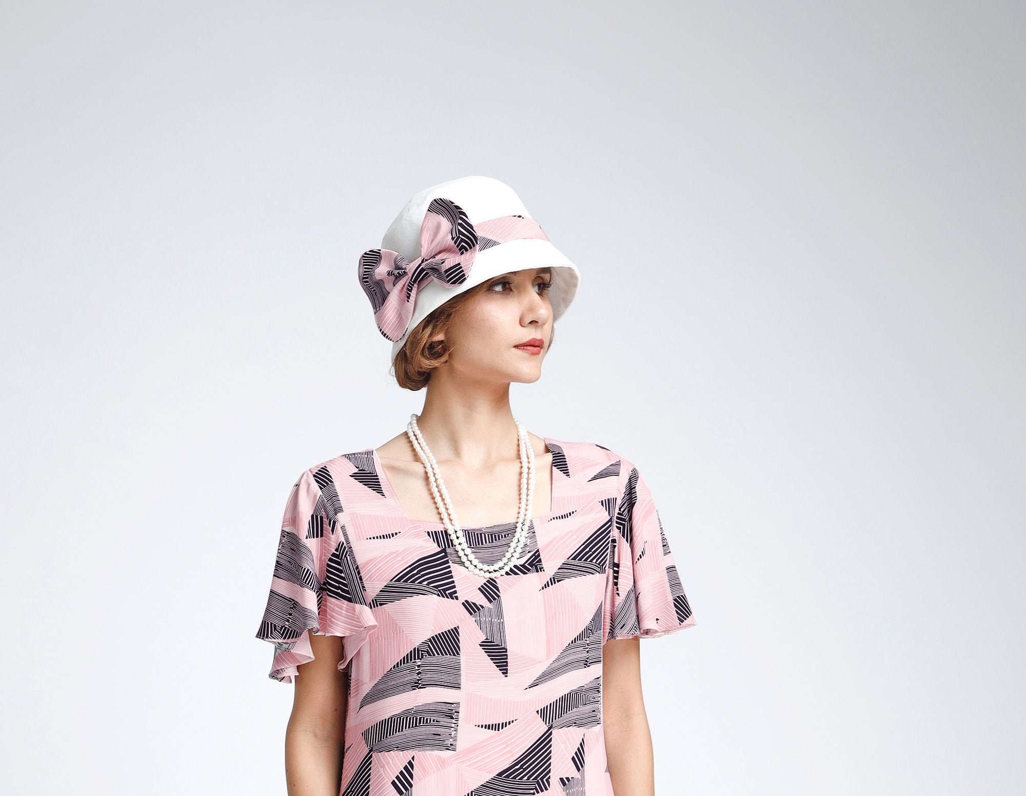 1920s Off-white Cloche Hat With Pik and 