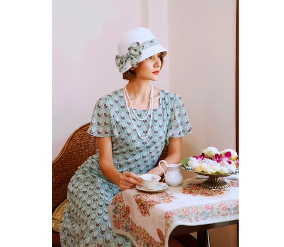 1920s Cloche Hat With Off-white Cotton 