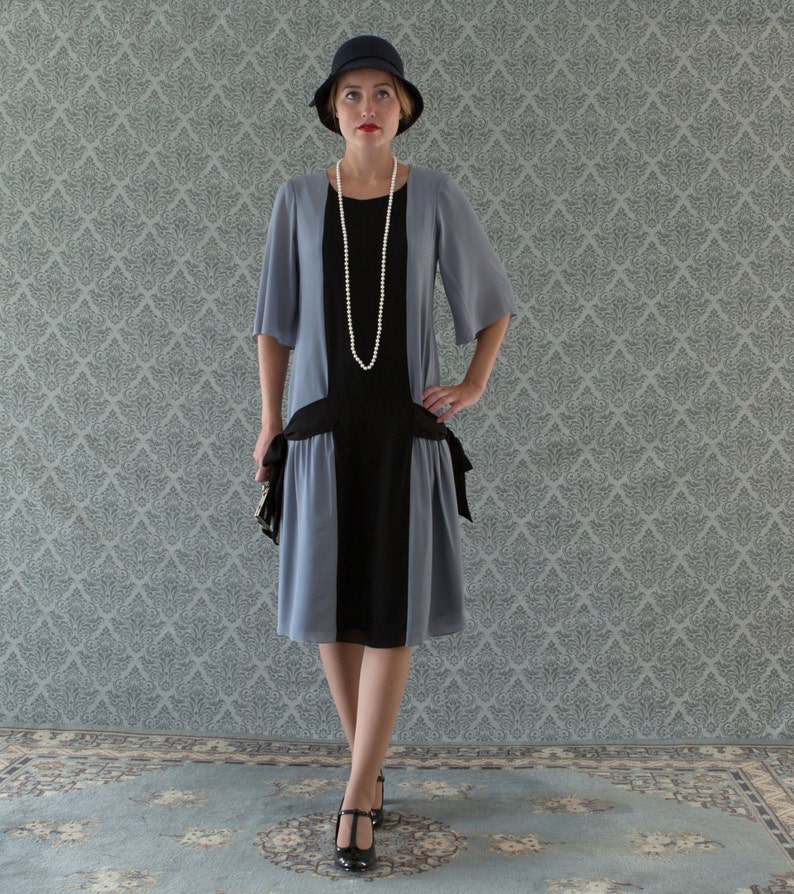 1920s Dresses UK | Flapper, Gatsby, Downton Abbey Dress Fun grey and black flapper dress with side bows 1920s flapper dress Great Gatsby dress art deco dress Miss Fisher dress robe Charleston $140.00 AT vintagedancer.com