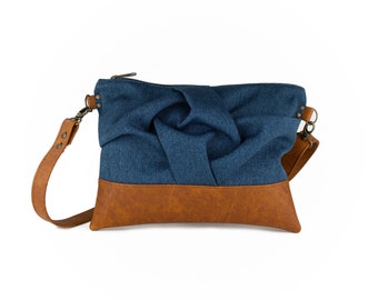 Blaue Vegane Crossbody-Tasche mit Origami-Detail, Boho handgefertigtes Taschengeschenk für Frauen, Kleines veganes Leder Kleiderschrank Grundbestandteil von Büro bis Abend