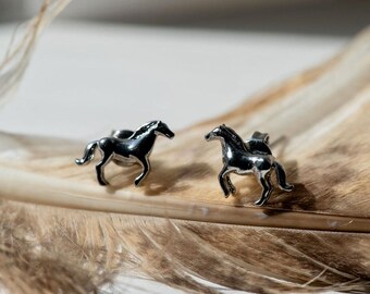 Horse Heart 925 Sterling Silver Stud Earrings - Dainty 7x8mm Cartilage & Helix Piercing Jewelry