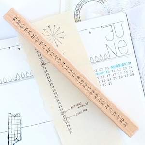 Timbro del mese del calendario per l'agenda, taccuino con timbro della data a griglia da 5 mm, tracciatore del ciclo dell'umore e delle abitudini, diario dei mesi con timbro numerico