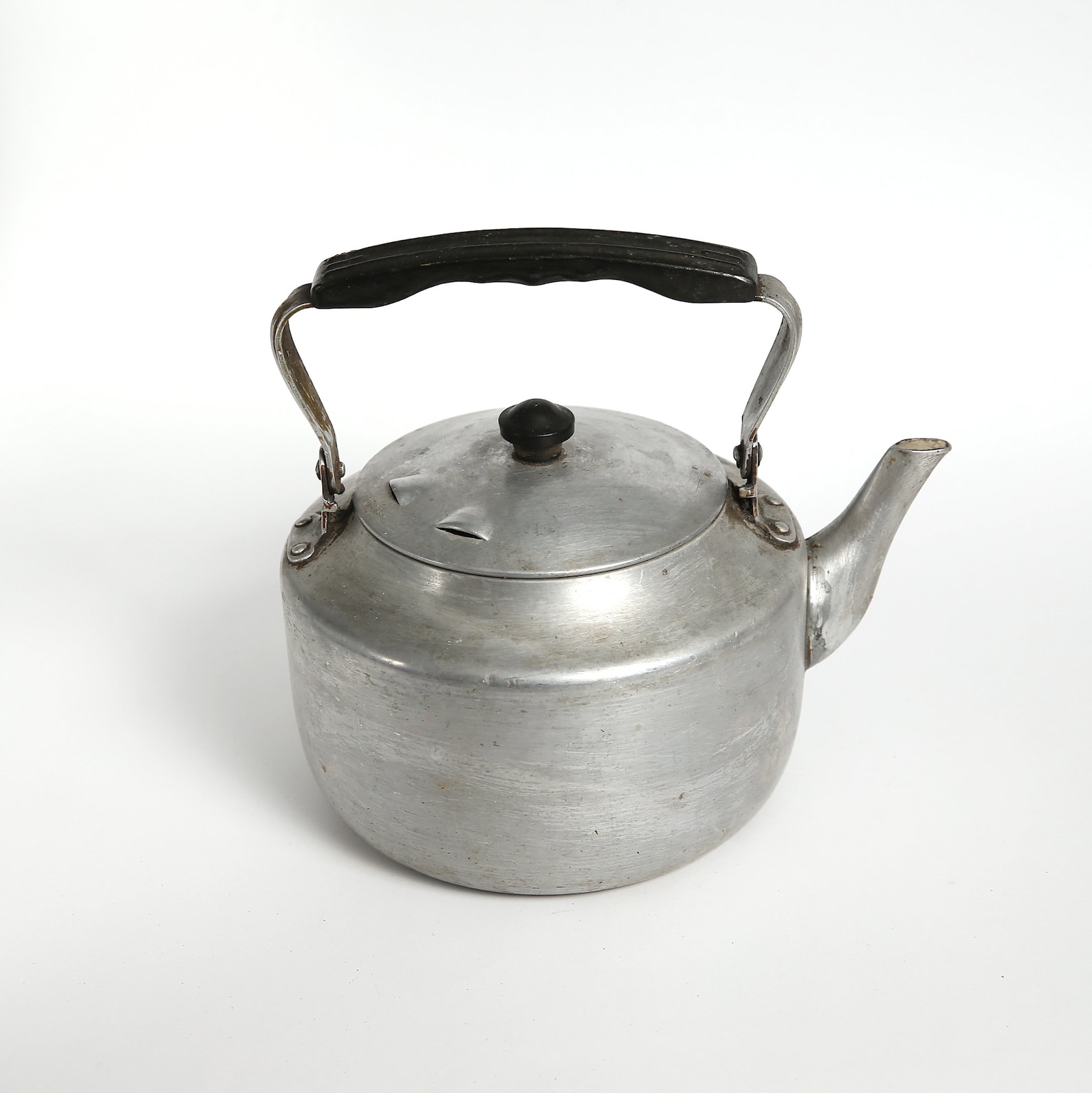 Vintage Aluminum Teapot, Silver Teapot, Retro Kitchen Decoration