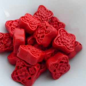 5 x Carved Faux Cinnabar Lacquerware Flower Beads Red 19mm, Resin Beads, UK Seller (OBT5009)