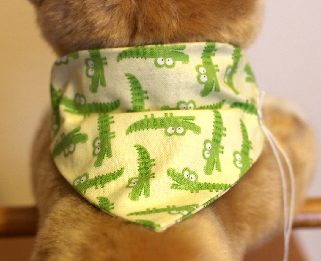 Dog Overthe Collar Style Bandanas With Cute Alligator Prints on Off