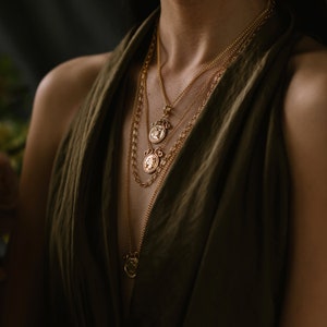 Collier zodiaque en or : un collier signe astrologique horoscope par Leah Yard Designs Disponible dans les 12 signes du zodiaque