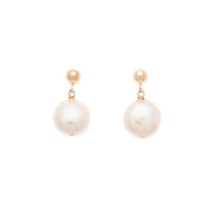 Audrey Earrings in Gold: Classic Pearl Drop Earrings with 14 Karat Gold Fill and 4mm Studs Handmade in Vancouver BC by Leah Yard Designs Bild 2