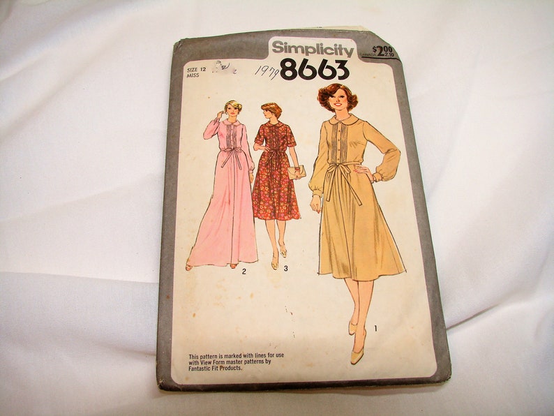 1977 printed Simplicity sewing vintage dress pattern Dress pattern in 3 styles. Vintage simplicity pattern